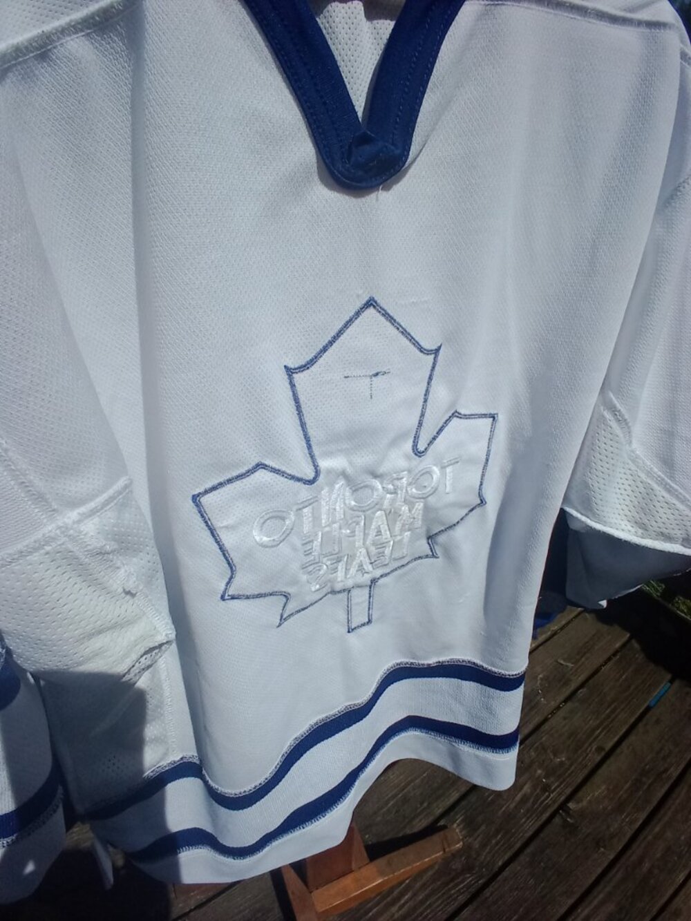 Toronto Maple Leafs Pro Player NHL hockey jersey - Picture 10 of 12